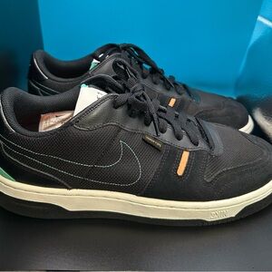 Nike Black Menta size 8.5